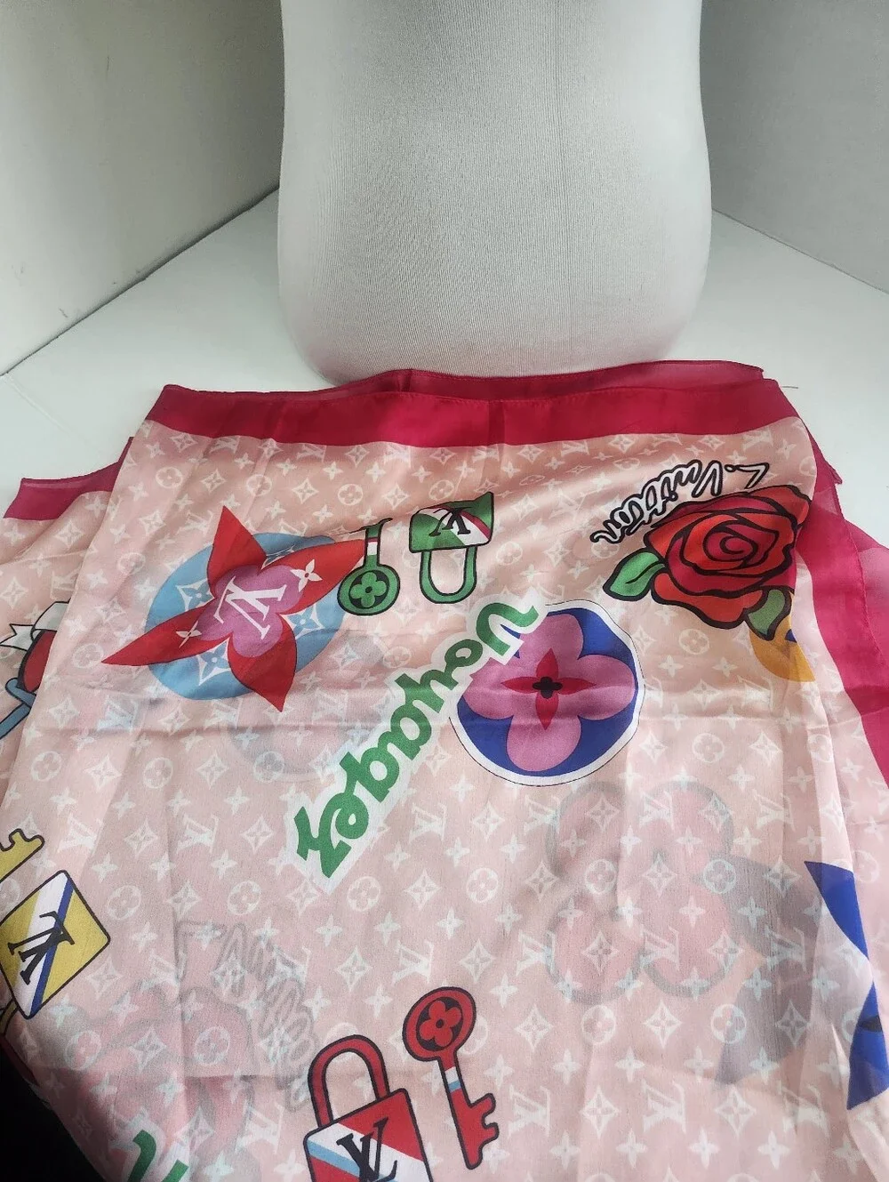 Pink Graphic Silk-Feel Louis Vuitton Women’s Scarf/wrap